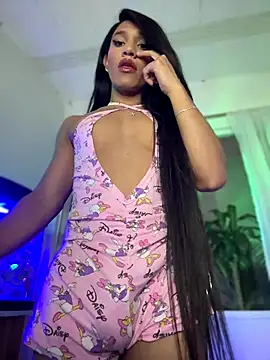 Snapshot of Emaa- chatting on 11-12-25, 02:23 Emaa- online show from 11-12-25, 02:23