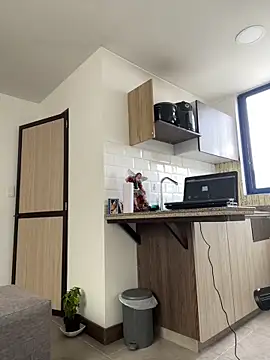 Snapshot of LauraCadwell chatting on 12-22-24, 04:27 LauraCadwell online show from 12-22-24, 04:27