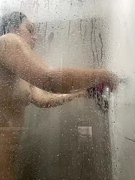 Snapshot of LauraCadwell chatting on 01-05-25, 07:49 LauraCadwell online show from 01-05-25, 07:49