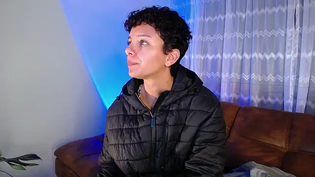 Snapshot of peyton_golden1 chatting on 12-04-24, 01:03 peyton golden1 online show from 12-04-24, 01:03