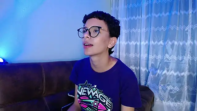 Snapshot of peyton_golden1 chatting on 03-09-25, 07:23 peyton golden1 online show from 03-09-25, 07:23