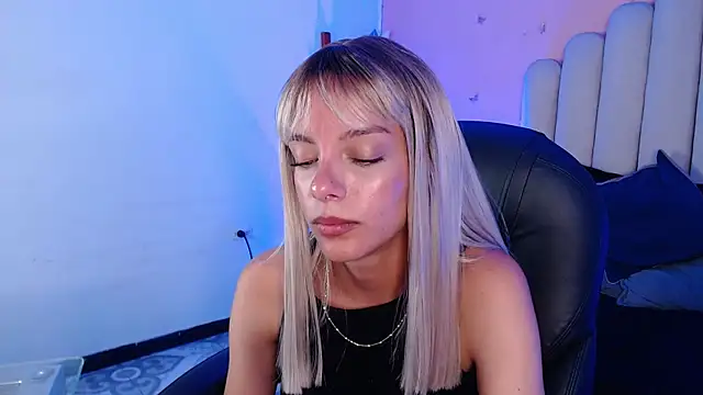 Snapshot of peyton_golden1 chatting on 09-29-25, 03:55 peyton golden1 online show from 09-29-25, 03:55