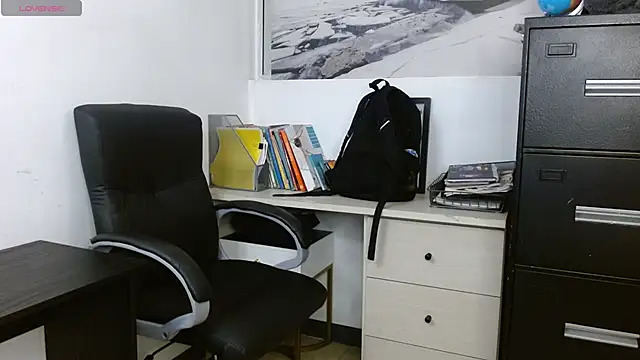 Snapshot of peyton_golden1 chatting on 11-20-25, 03:28 peyton golden1 online show from 11-20-25, 03:28