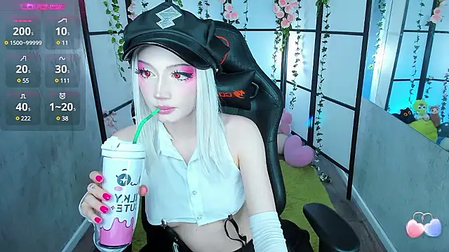 Snapshot of LilithLin chatting on 12-06-24, 09:57 LilithLin online show from 12-06-24, 09:57