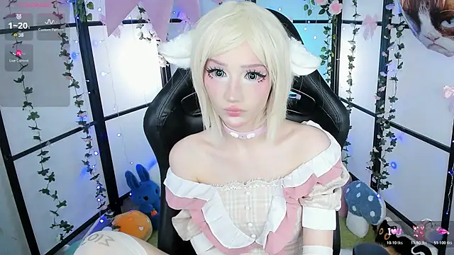 Snapshot of LilithLin chatting on 10-20-25, 11:27 LilithLin online show from 10-20-25, 11:27