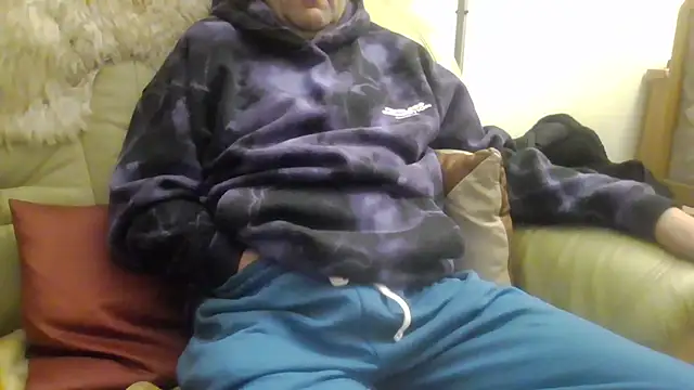 Lutzi1 online show from 12-15-24, 05:10