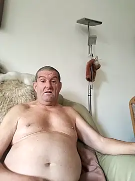 Lutzi1 online show from 10-22-25, 02:28