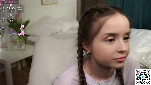 Snapshot of RenetTolken chatting on 03-08-25, 08:14 RenetTolken online show from 03-08-25, 08:14