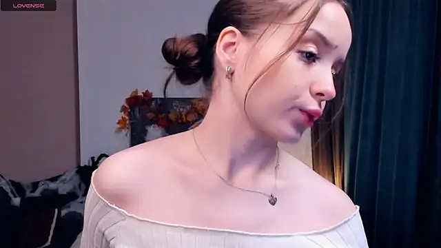 Snapshot of RenetTolken chatting on 10-25-25, 09:17 RenetTolken online show from 10-25-25, 09:17