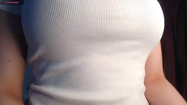 Snapshot of cosmosbaby chatting on 02-20-25, 01:40 cosmosbaby online show from 02-20-25, 01:40