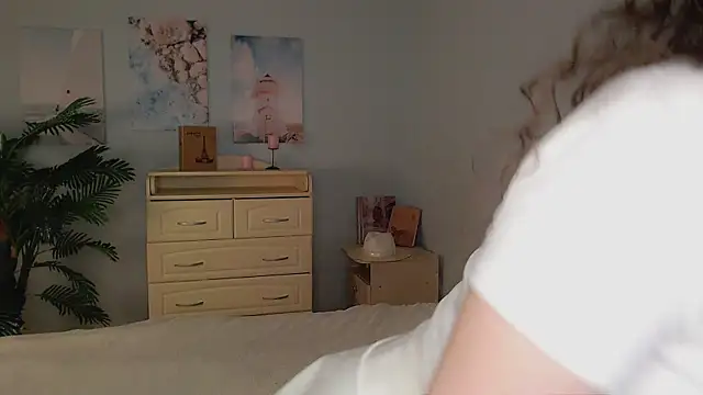 Snapshot of cosmosbaby chatting on 09-13-25, 02:50 cosmosbaby online show from 09-13-25, 02:50