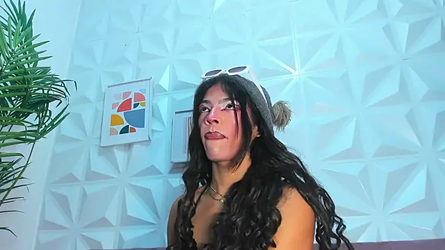 Briyit Doll online show from 12-03-24, 06:17