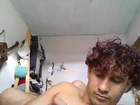 pedrodavid  online show from 02-05-25, 06:04