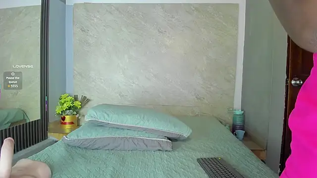 Snapshot of Adele_89 chatting on 09-18-25, 07:27 Adele 89 online show from 09-18-25, 07:27