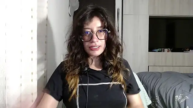 mariana124- online show from 09-18-25, 01:40