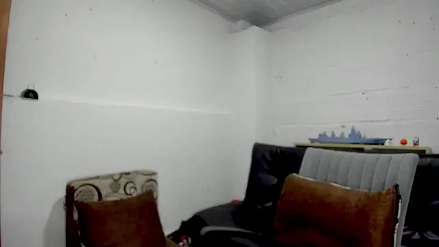 Snapshot of Himoreno25 chatting on 01-30-25, 07:04 Himoreno25 online show from 01-30-25, 07:04