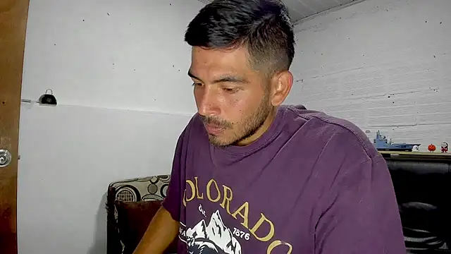 Snapshot of Himoreno25 chatting on 01-31-25, 01:11 Himoreno25 online show from 01-31-25, 01:11