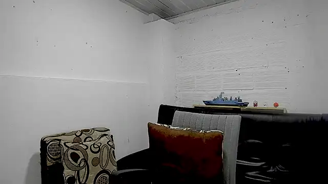 Snapshot of Himoreno25 chatting on 02-26-25, 09:05 Himoreno25 online show from 02-26-25, 09:05