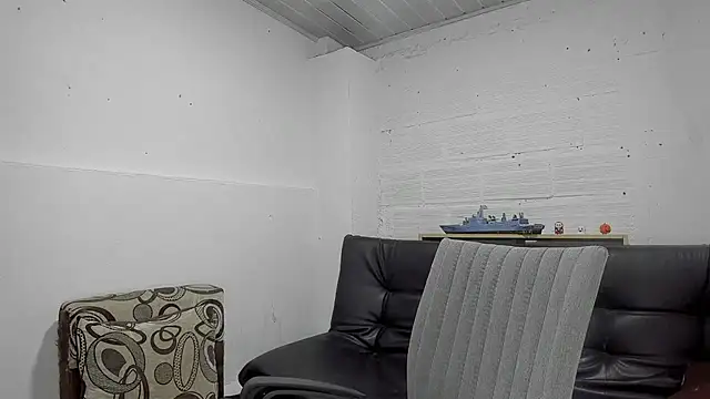 Snapshot of Himoreno25 chatting on 03-21-25, 11:23 Himoreno25 online show from 03-21-25, 11:23