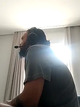 Snapshot of morenindarola chatting on 02-14-25, 11:42 morenindarola online show from 02-14-25, 11:42