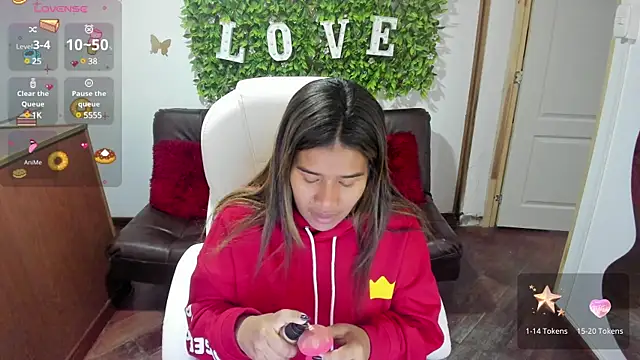 Snapshot of Enma__clark chatting on 12-20-24, 03:14 Enma clark online show from 12-20-24, 03:14