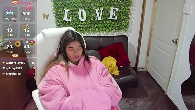 Snapshot of Enma__clark chatting on 12-20-24, 09:21 Enma clark online show from 12-20-24, 09:21