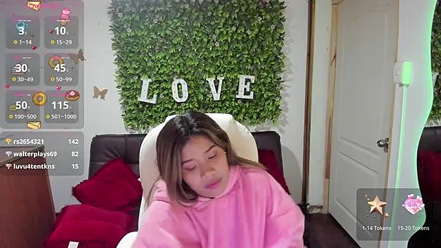 Snapshot of Enma__clark chatting on 12-21-24, 09:55 Enma clark online show from 12-21-24, 09:55