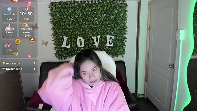 Snapshot of Enma__clark chatting on 12-23-24, 07:17 Enma clark online show from 12-23-24, 07:17