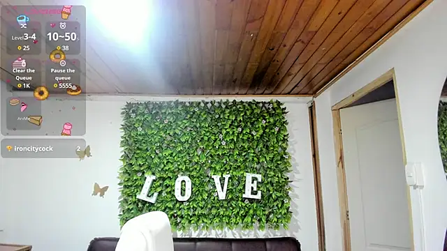 Snapshot of Enma__clark chatting on 01-30-25, 10:19 Enma clark online show from 01-30-25, 10:19