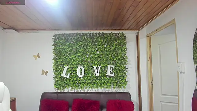 Snapshot of Enma__clark chatting on 02-05-25, 07:10 Enma clark online show from 02-05-25, 07:10