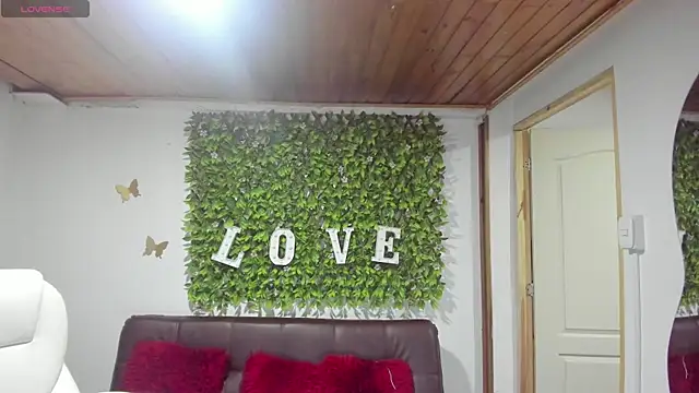 Snapshot of Enma__clark chatting on 02-12-25, 07:13 Enma clark online show from 02-12-25, 07:13