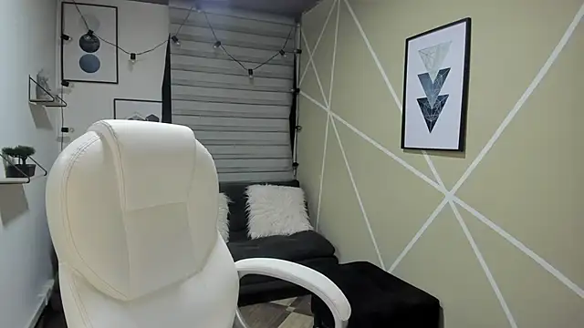 Snapshot of Enma__clark chatting on 09-20-25, 04:02 Enma clark online show from 09-20-25, 04:02