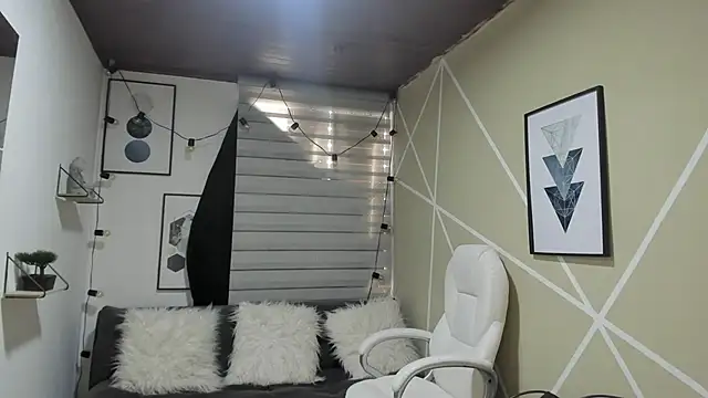 Snapshot of Enma__clark chatting on 09-24-25, 01:03 Enma clark online show from 09-24-25, 01:03