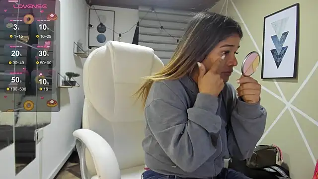 Snapshot of Enma__clark chatting on 09-30-25, 04:06 Enma clark online show from 09-30-25, 04:06