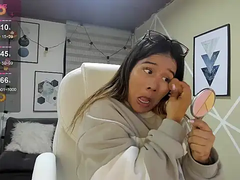 Snapshot of Enma__clark chatting on 10-22-25, 08:41 Enma clark online show from 10-22-25, 08:41