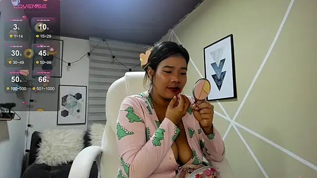 Snapshot of Enma__clark chatting on 10-31-25, 03:29 Enma clark online show from 10-31-25, 03:29