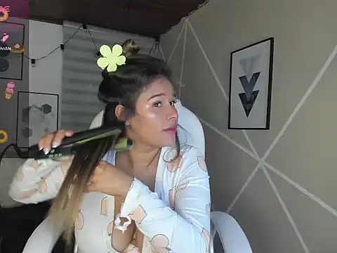 Snapshot of Enma__clark chatting on 11-04-25, 04:44 Enma clark online show from 11-04-25, 04:44