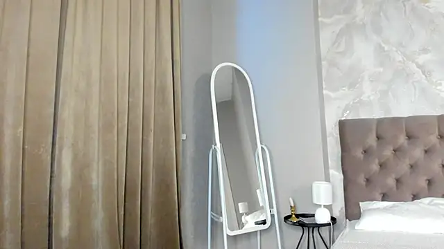 Vanessa Walters online show from 04-10-26, 03:23