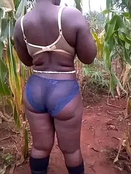 Snapshot of Sherry_she chatting on 12-18-25, 03:45 Sherry she online show from 12-18-25, 03:45