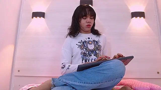 AndreaGil  online show from 11-08-25, 10:48