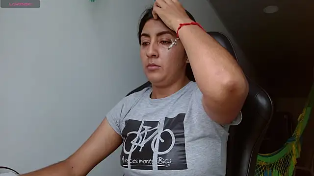 Snapshot of danna_peterson1 chatting on 10-23-25, 07:56 danna peterson1 online show from 10-23-25, 07:56