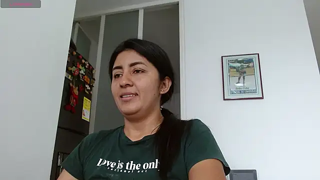 Snapshot of danna_peterson1 chatting on 11-06-25, 03:46 danna peterson1 online show from 11-06-25, 03:46