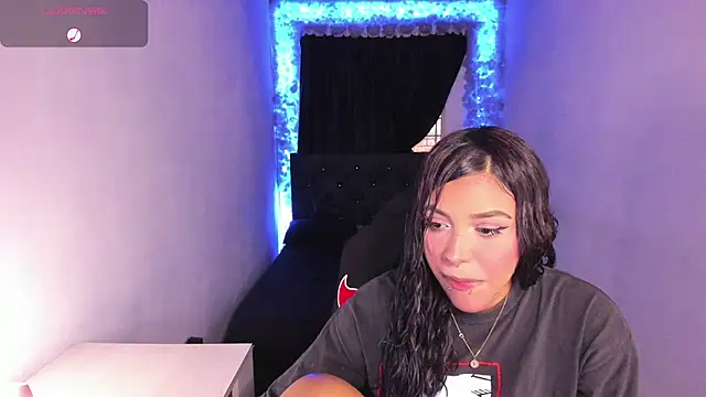 Snapshot of Mariana_Hasper_ chatting on 02-08-25, 10:08 Mariana Hasper online show from 02-08-25, 10:08