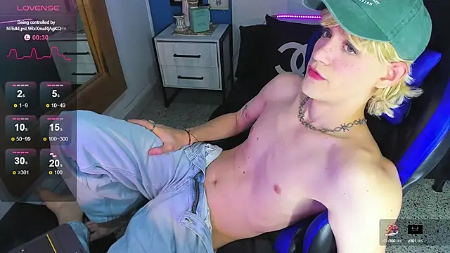 VladHellsing4 online show from 09-10-25, 02:39