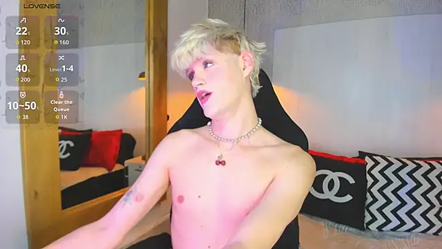 Snapshot of VladHellsing4 chatting on 02-08-26, 03:37 VladHellsing4 online show from 02-08-26, 03:37