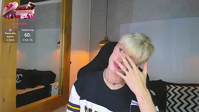 Snapshot of VladHellsing4 chatting on 02-19-26, 01:51 VladHellsing4 online show from 02-19-26, 01:51