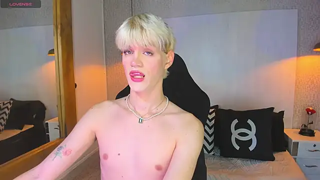 Snapshot of VladHellsing4 chatting on 03-04-26, 02:34 VladHellsing4 online show from 03-04-26, 02:34