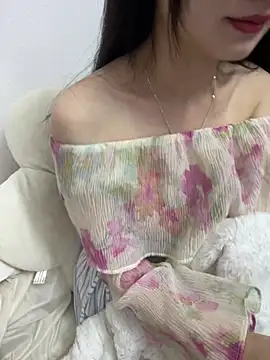 Snapshot of Lovely_kute chatting on 02-23-25, 03:51 Lovely kute online show from 02-23-25, 03:51