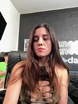 SaraLatinayPrimiciax online show from 11-04-25, 04:06