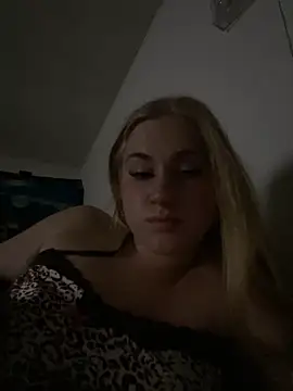 Prettypinkisland online show from 06-30-26, 02:34